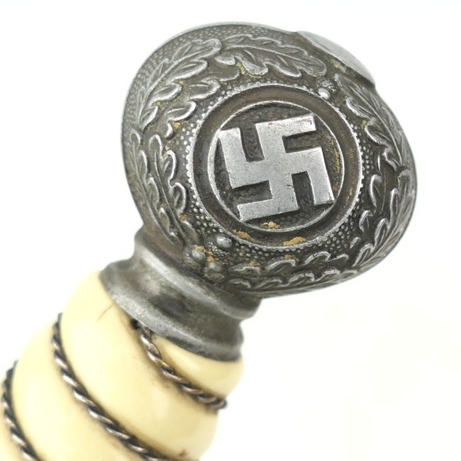 Luftwaffe Officer's Dagger with Hangers and Portepee — image 4
