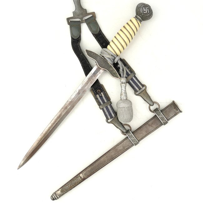 Luftwaffe Officer's Dagger with Hangers and Portepee — image 7