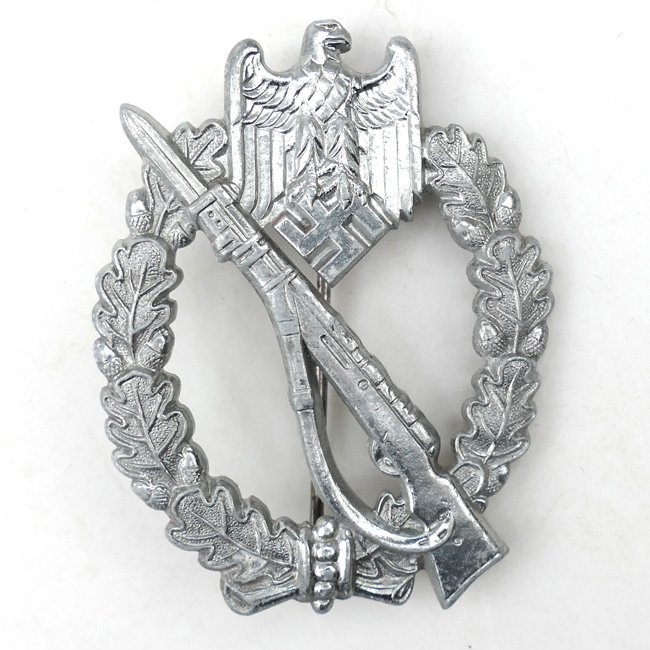 Infantry Assault Badge in Silver 'Pillow Crimp'