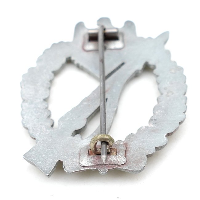 Infantry Assault Badge in Silver 'Pillow Crimp' — image 5