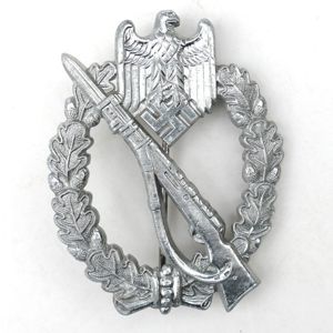 Infantry Assault Badge in Silver 'Pillow Crimp'