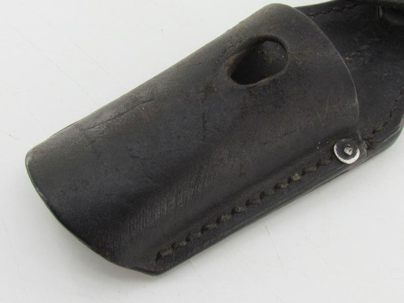 Early K98 leather bayonet frog — image 4