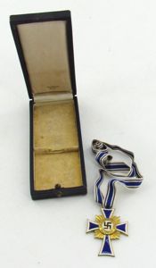 Mother's cross in gold with box ( Ochs & Bonn Hanau )
