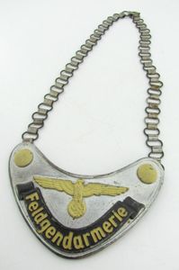 Wehrmacht Feldgendarmerie gorget 'Ringkragen'by Maedicke