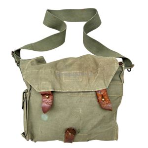 Original Pre 1940 Dutch army 'Bereden' gas mask in bag