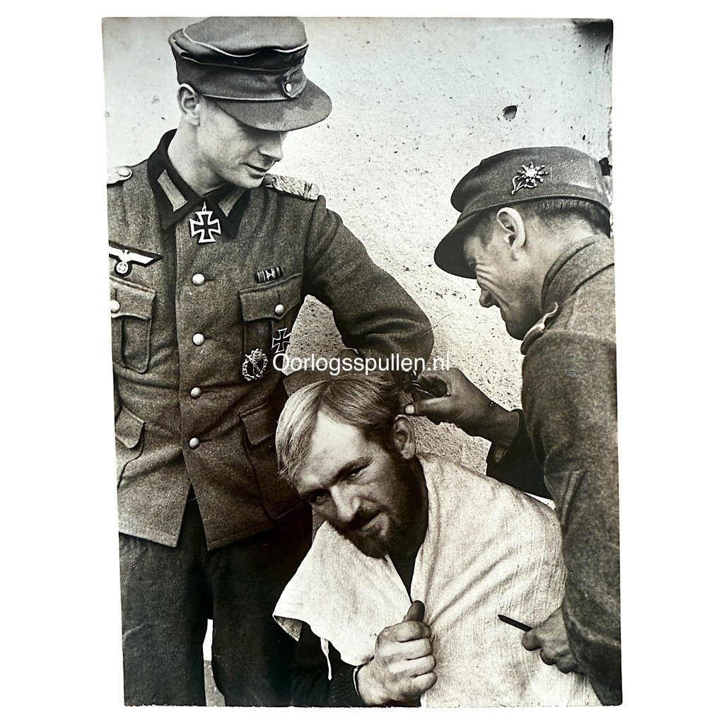 Original WWII German Gebirgsjäger KC photo Major Grund