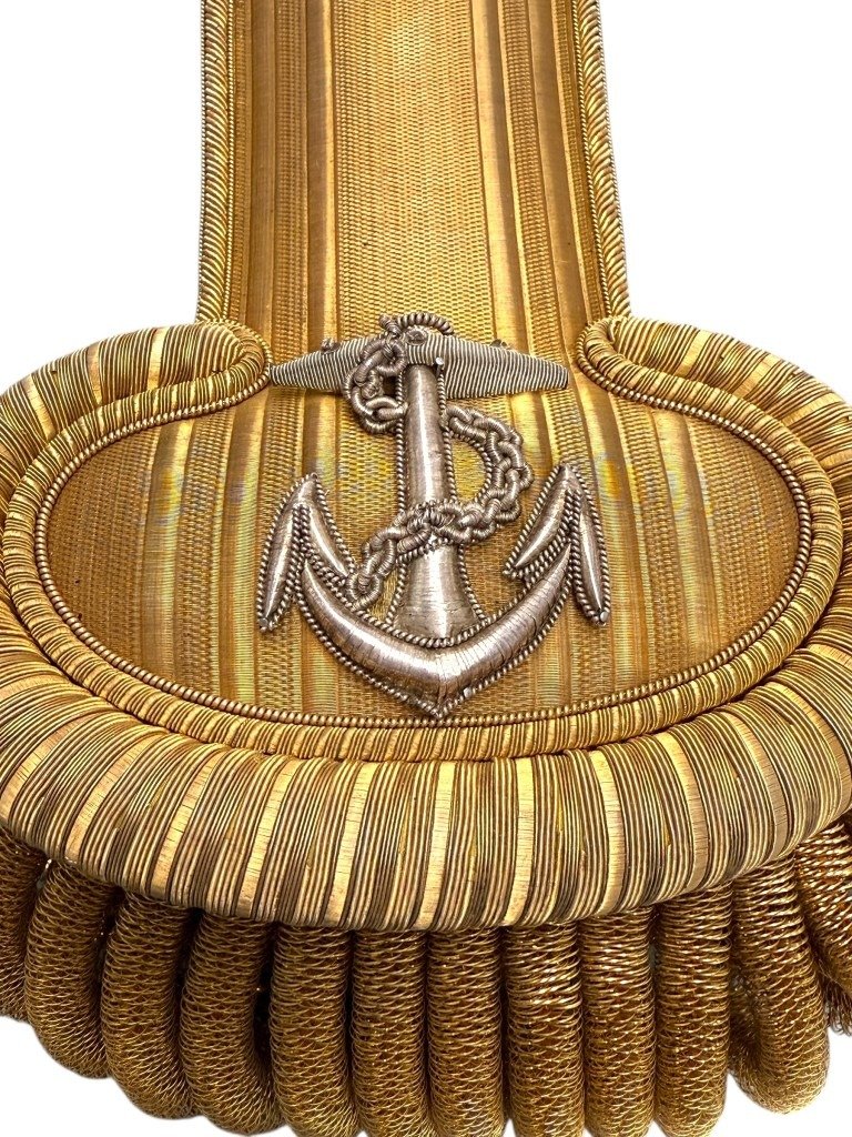 Original WWI British Royal Navy officers shoulder boards in box