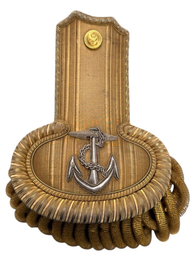 Original WWI British Royal Navy officers shoulder boards in box