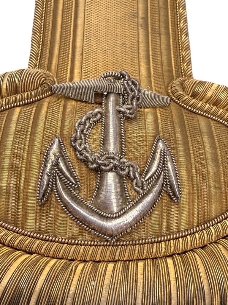 Original WWI British Royal Navy officers shoulder boards in box