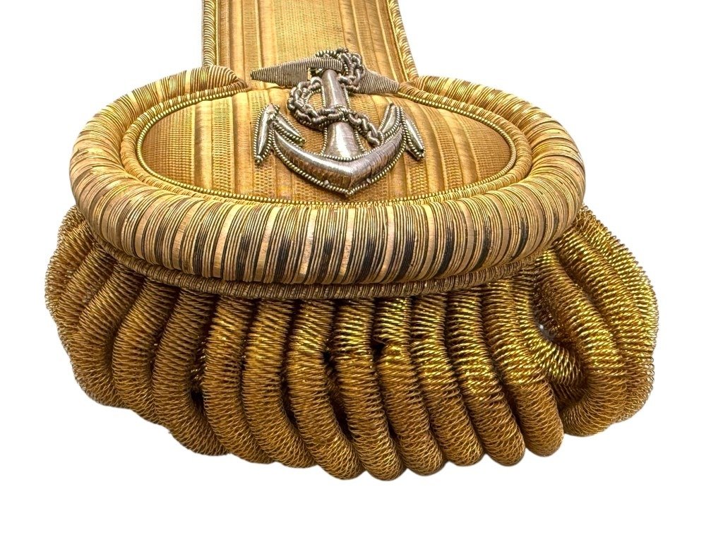 Original WWI British Royal Navy officers shoulder boards in box