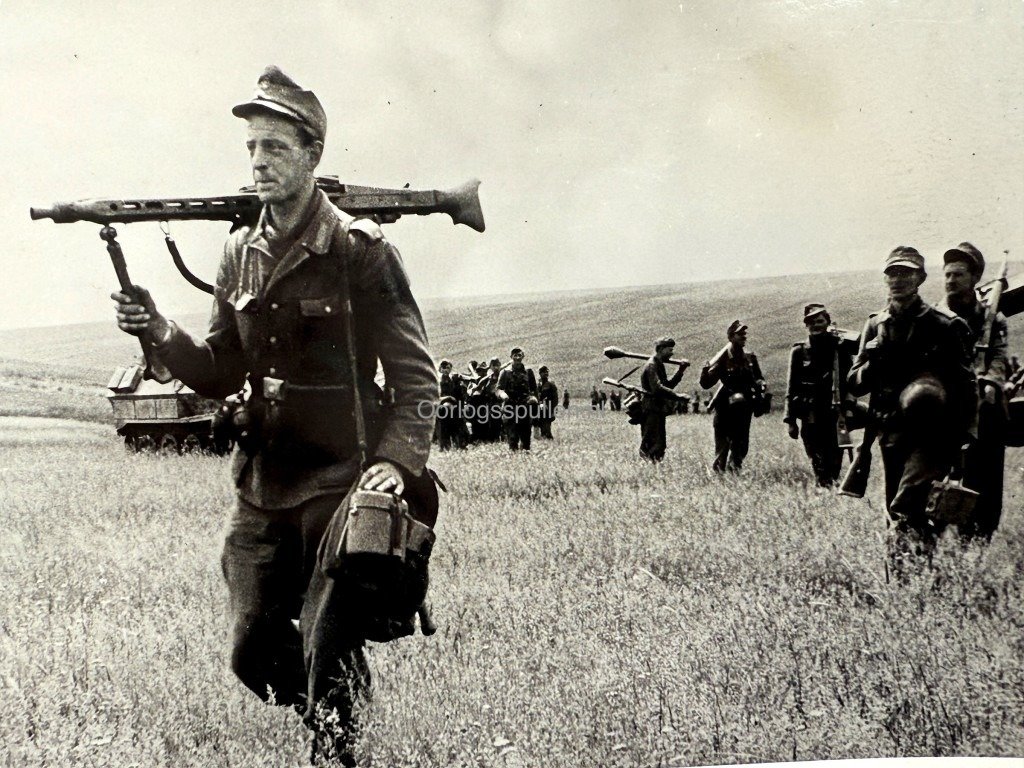 Original WWII German photo Panzergrenadiers with MG42