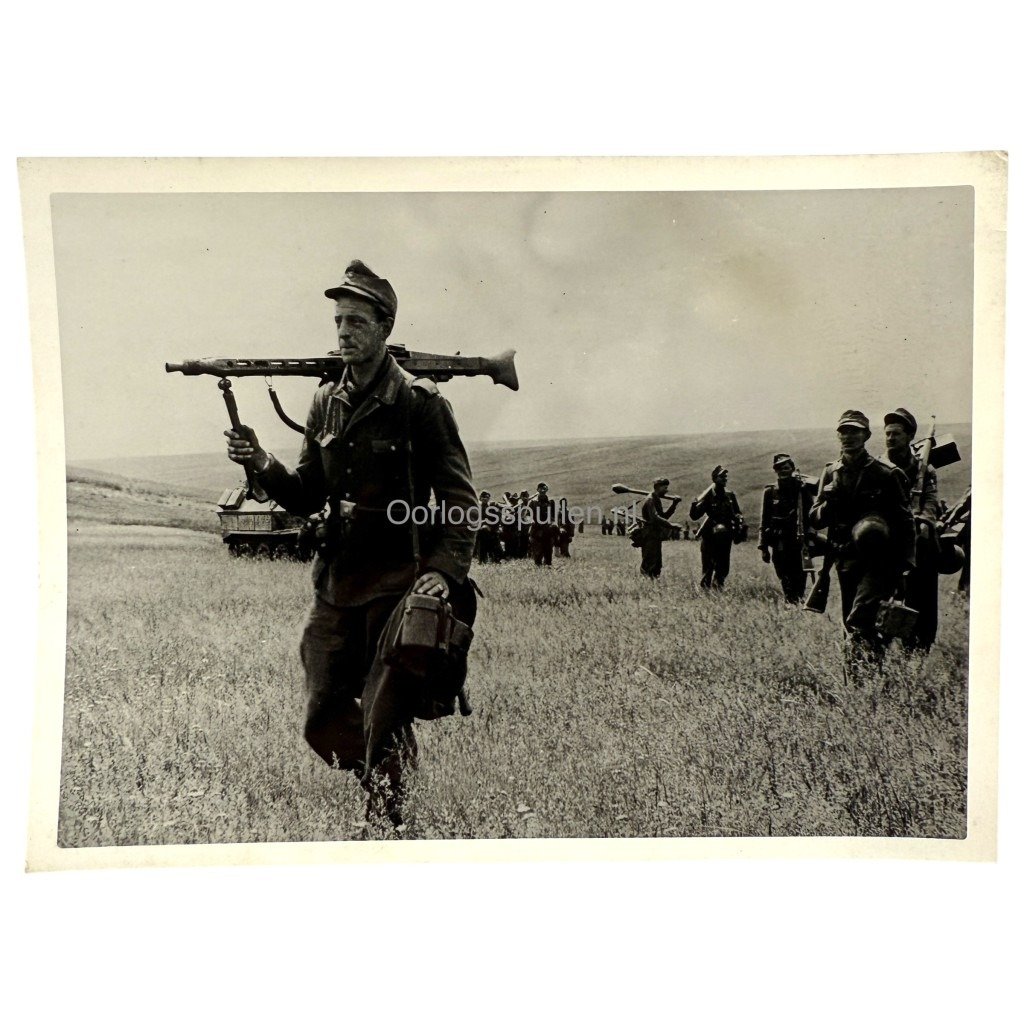 Original WWII German photo Panzergrenadiers with MG42