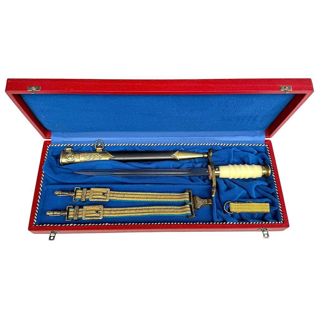 Original Cold War era NVA general's dagger of the Luftstreitkräfte with hanger in presentation box