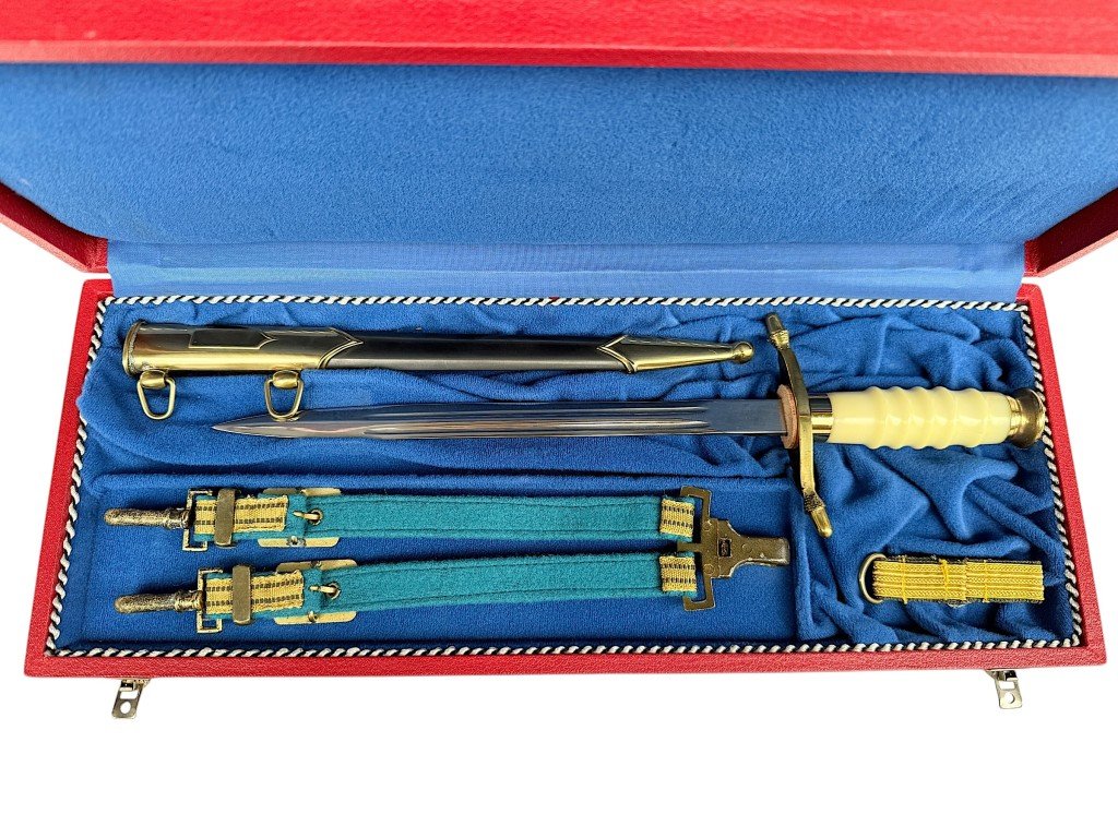 Original Cold War era NVA general's dagger of the Luftstreitkräfte with hanger in presentation box