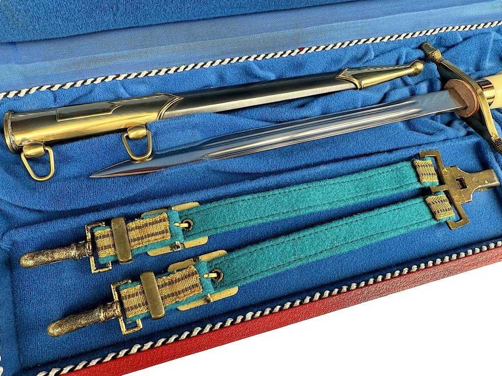 Original Cold War era NVA general's dagger of the Luftstreitkräfte with hanger in presentation box