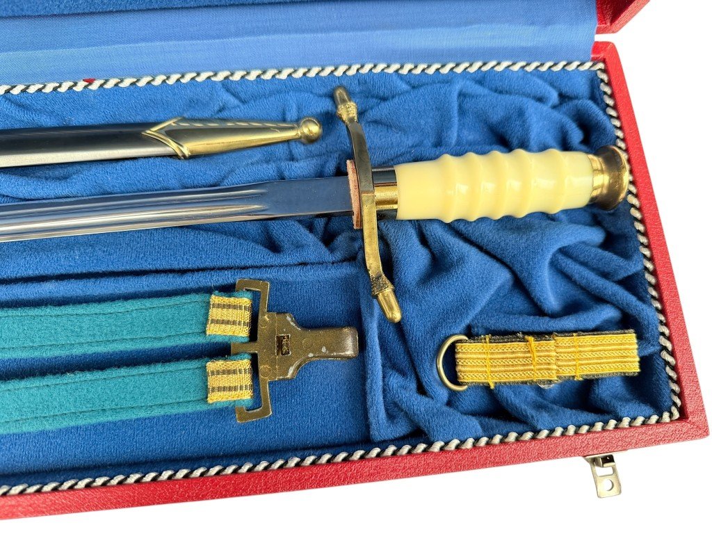 Original Cold War era NVA general's dagger of the Luftstreitkräfte with hanger in presentation box