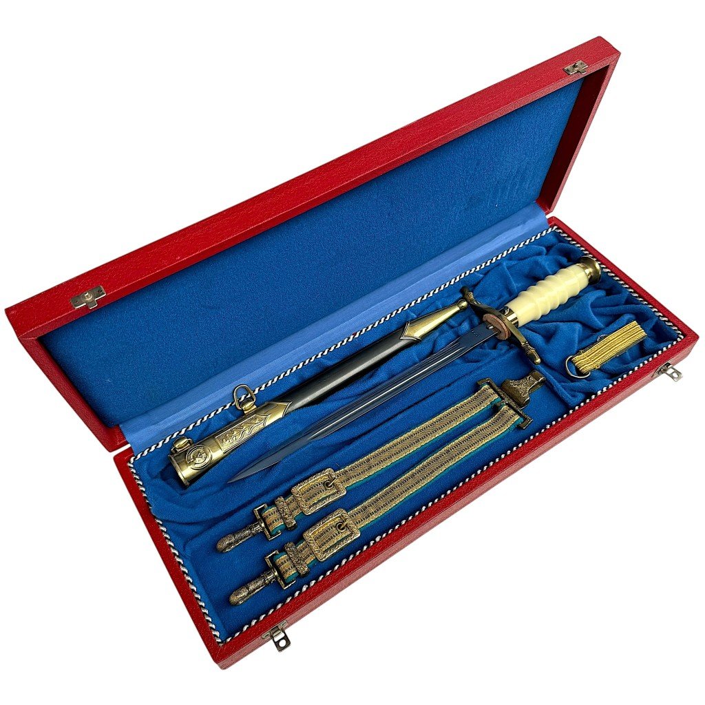 Original Cold War era NVA general's dagger of the Luftstreitkräfte with hanger in presentation box