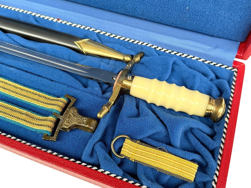 Original Cold War era NVA general's dagger of the Luftstreitkräfte with hanger in presentation box