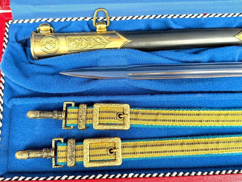 Original Cold War era NVA general's dagger of the Luftstreitkräfte with hanger in presentation box