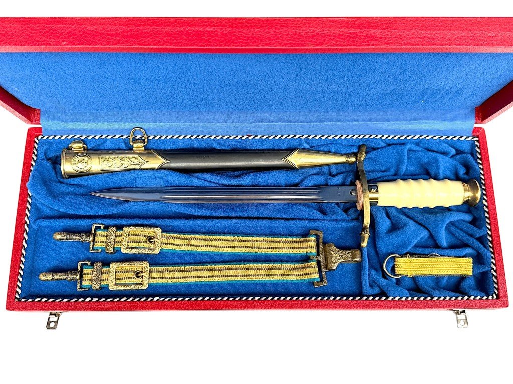Original Cold War era NVA general's dagger of the Luftstreitkräfte with hanger in presentation box