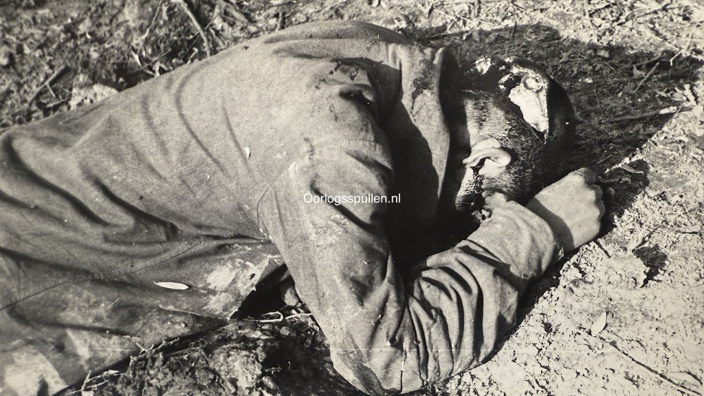 Original WWII German graphic photos – executed partisans