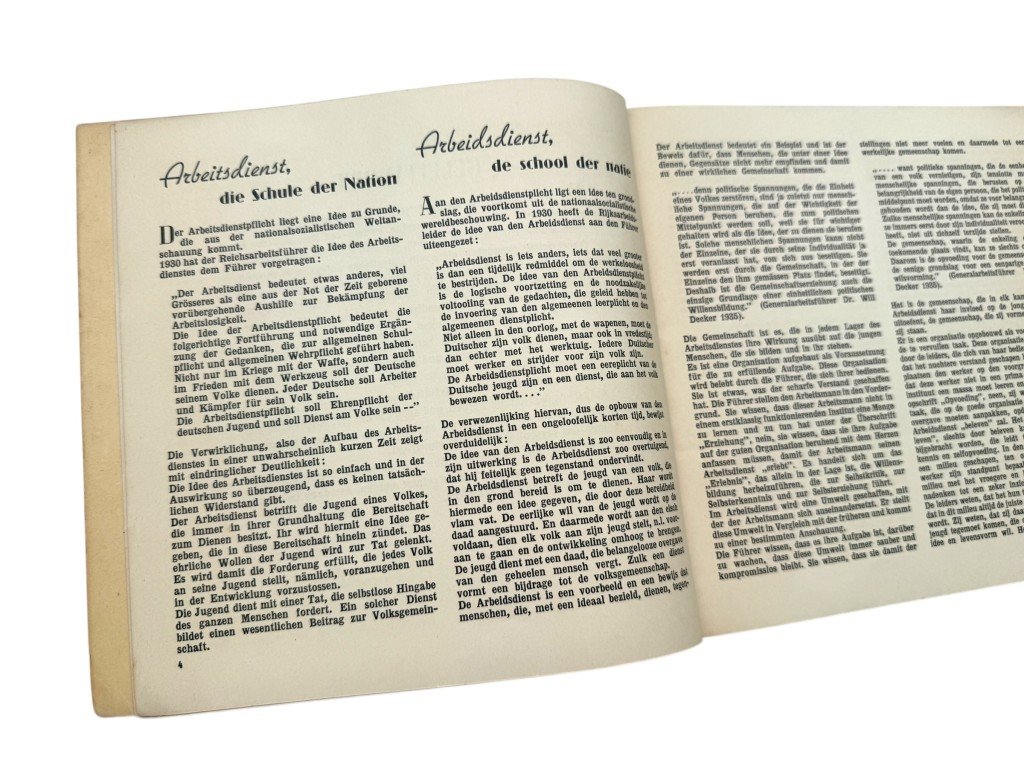 Original WWII Dutch NAD booklet Von Arbeitsmännern und Maiden – Mannen en Meisjes van den Arbeidsdienst