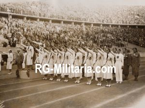 Original WW2 German Press Photo - Olympics, Olympic Games, Hungarian and German salute, Berlin (1936)