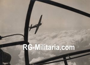 Original WW2 German Press Photo - Luftwaffe Heinkel He 113 airplane above England (1941)