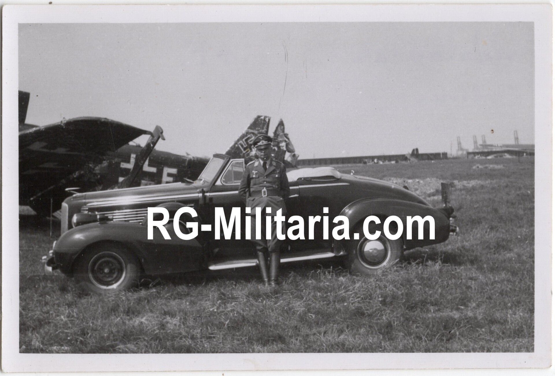 Original WW2 German Photo - German soldier with car on Rotterdam airfield Waalhaven with a destroyed Junkers JU 52 airplane, Holland (1940) — image 3