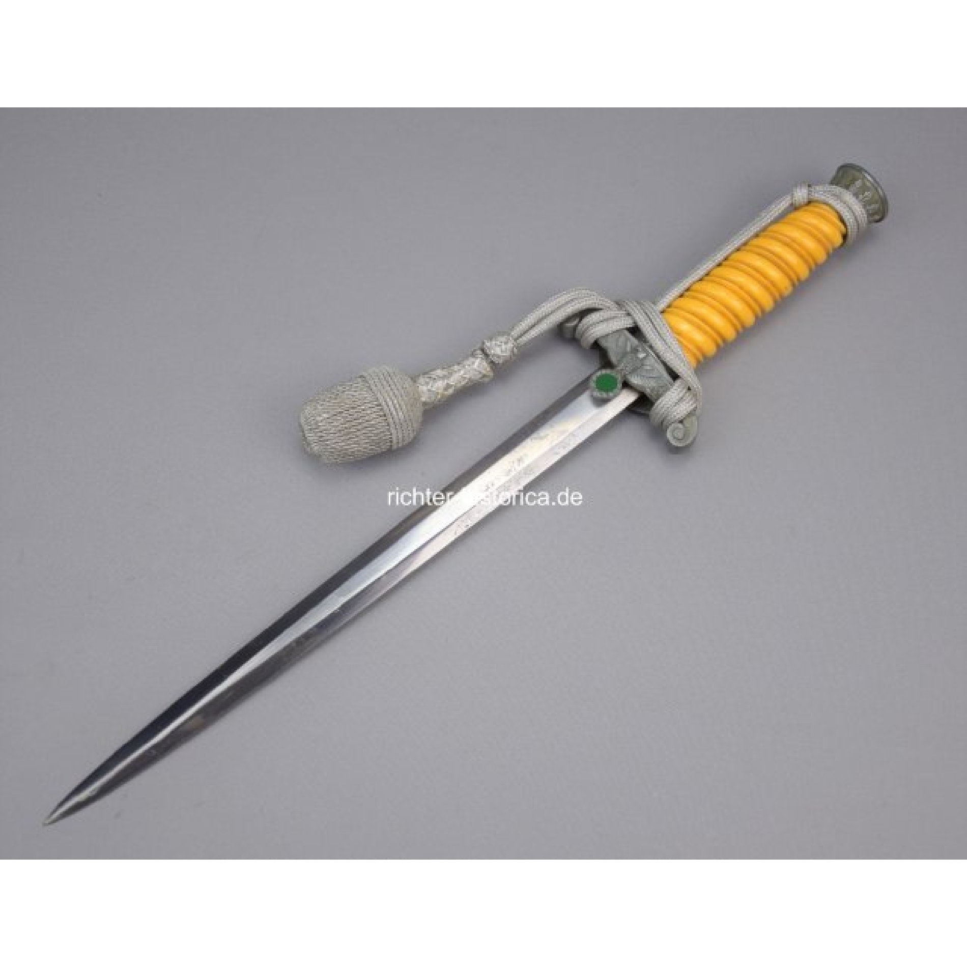 Heeres Offiziersdolch WKC Solingen Tomahawk-Adler mit Gehänge und Portepee — image 4