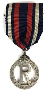 Queen Alexandras Imperial Military Nursing Service Reserve QAIMNSR 1915 tippet badge
