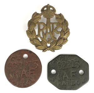 WW2 Royal Air Force identification pair of RAF ID dog tags & cap badge