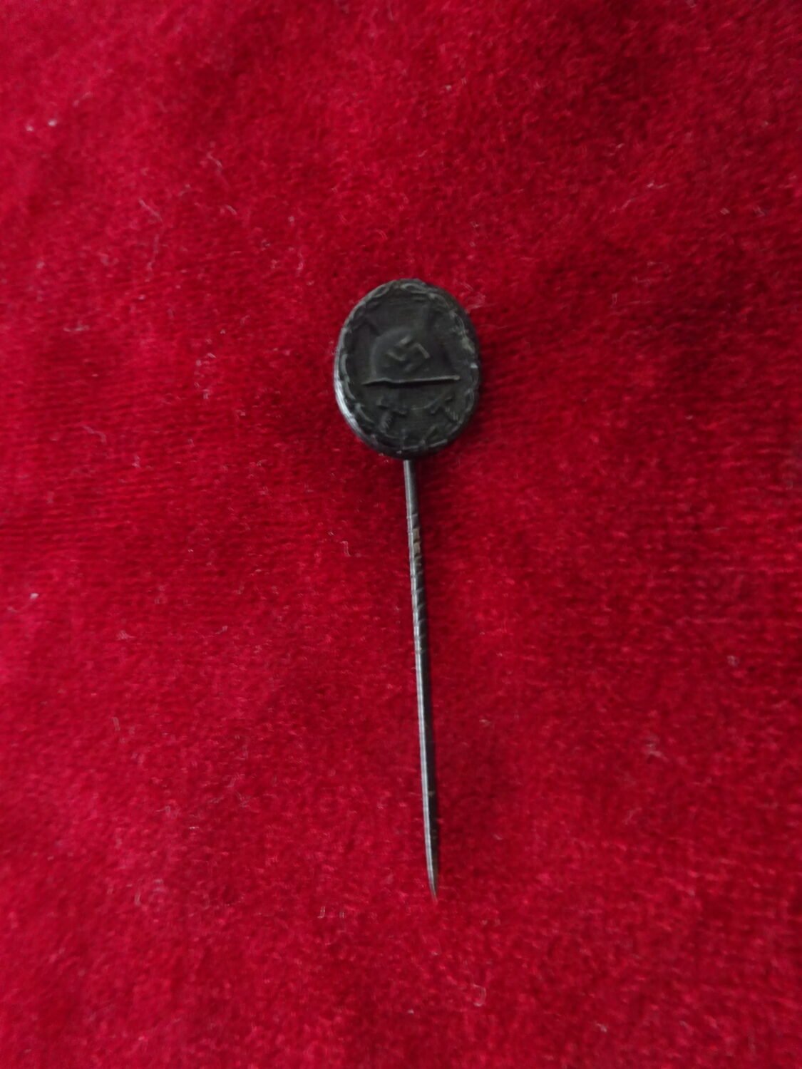Épinglette badge des blessés classe noire