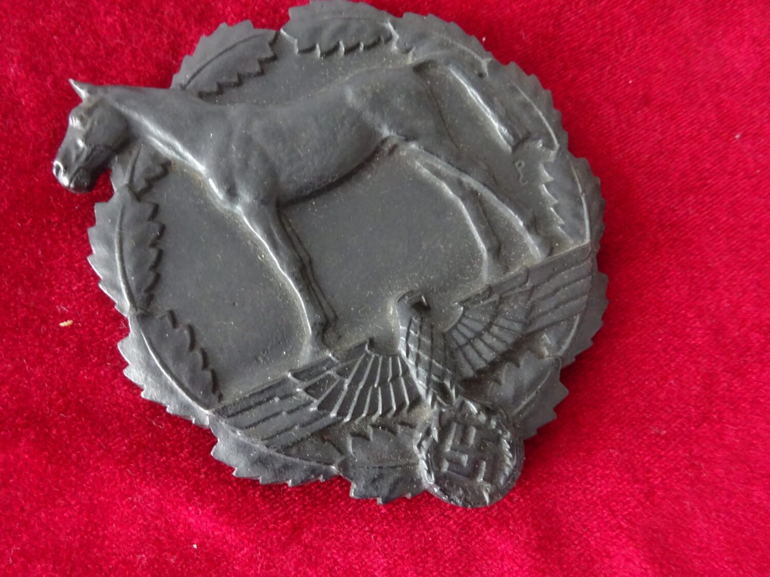 Médaille de table «Für Verdienste um die Wehrhafte Ertüchtigung der Deutschen Reiterjugend» — image 2