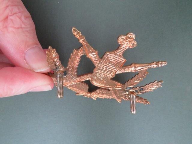 Sultan of Oman Presidential Guard Parade Helmet Badge — image 3