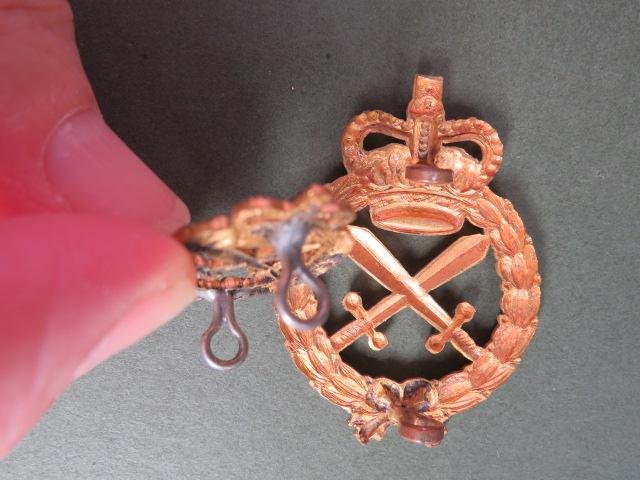 Australia Army Post 1953 Royal Australian Corps of Military Police Cap & Collar Badge
