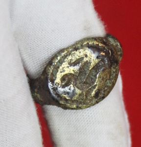 Original Roman Empire period, Copper Alloy, 2nd Century Signet Ring with Engraved Bird