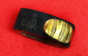 A Stunning Quality Edo Period Tanto Fuchi In Shakudo and Pure Gold. Incredible Fine Quality Chisselled Takebori Carving of Rats Around a Gold Koku Traditional Rice Bale. Signed with Kikihan