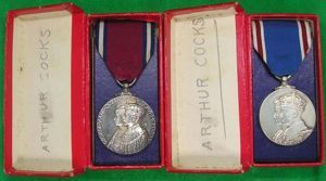 MINT BOXED 1935 JUBILEE & 1937 CORONATION MEDALS, INSPECTORS STAFF, BUCKINGHAM PALACE