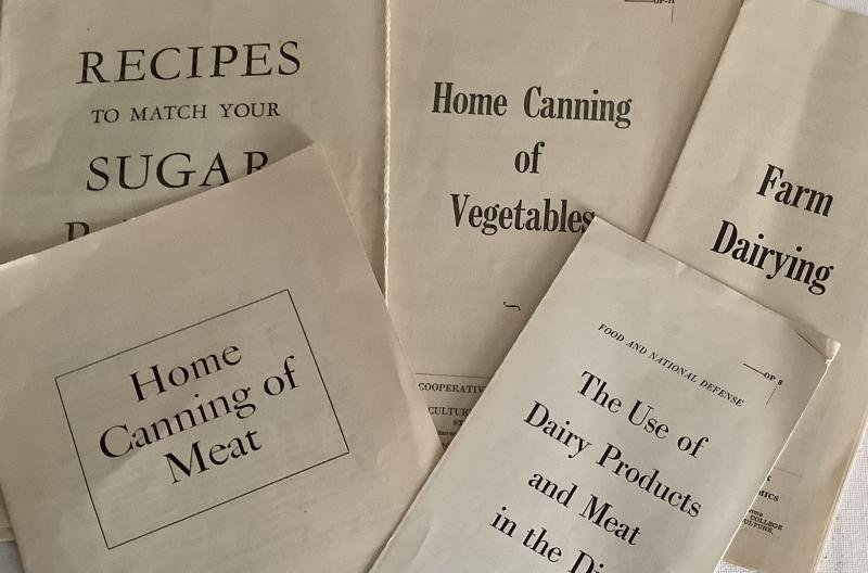 WWII BOOKLETS & LEAFLETS — image 3