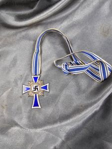 WWII GERMAN MOTHERS CROSS IN SILVER