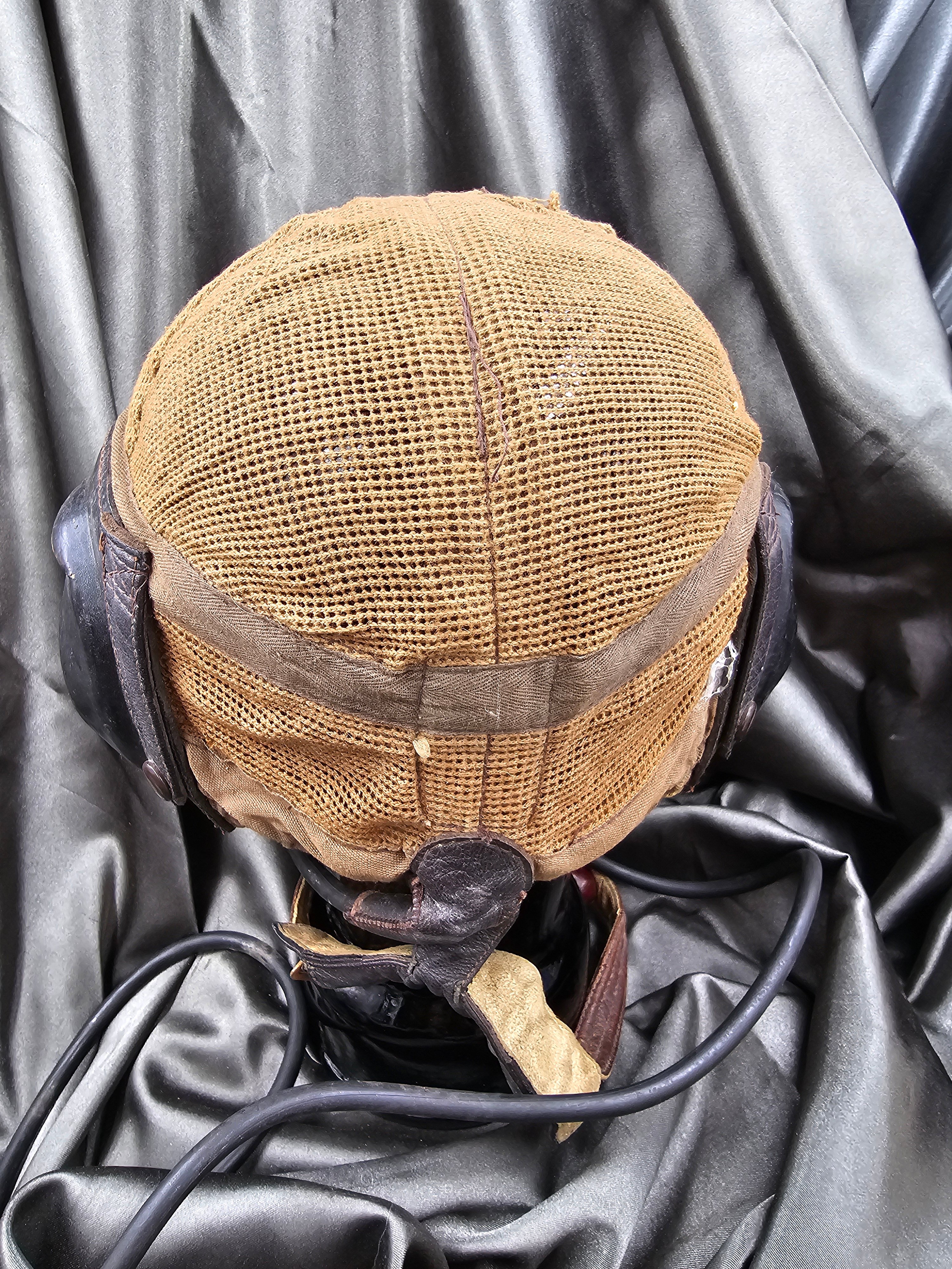 WWII GERMAN LKPN101 SUMMER WEIGHT FLIGHT HELMET — image 4