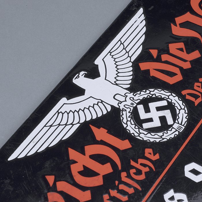 WIB4 Exceptionally nice 'Hier spricht die NSDAP' enameled sign — image 5