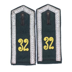TGA5 Matched pair of pre war Feldbluse shoulder straps for a Heer Unteroffizier in Nachrichten-Abteilung 32