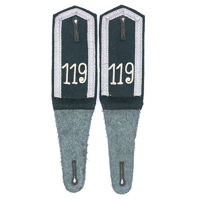 TGA6 Matched pair of pre war Feldbluse shoulder straps for a Heer Unteroffizier in Infanterie-Regiment 119 — image 3