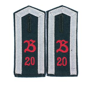 TGA8 Matched pair of pre war Feldbluse shoulder straps for a Heer Unteroffizier Beobachter in Artillerie-Regiment 20