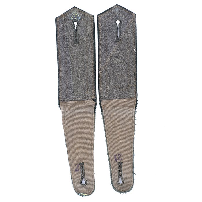 TGA1 Matched pair of pre war Feldbluse shoulder straps for a Heer Unteroffizier in Infanterie-Regiment 19 — image 4
