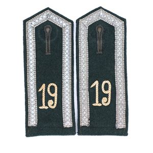 TGA1 Matched pair of pre war Feldbluse shoulder straps for a Heer Unteroffizier in Infanterie-Regiment 19