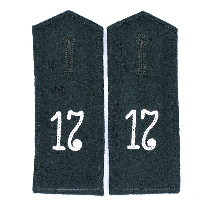 TGA12 Matched pair of pre war Feldbluse shoulder straps for a Heer EM in Infanterie-Regiment 17