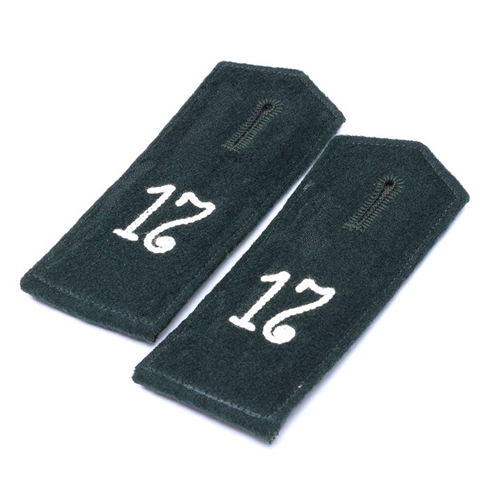 TGA12 Matched pair of pre war Feldbluse shoulder straps for a Heer EM in Infanterie-Regiment 17 — image 3